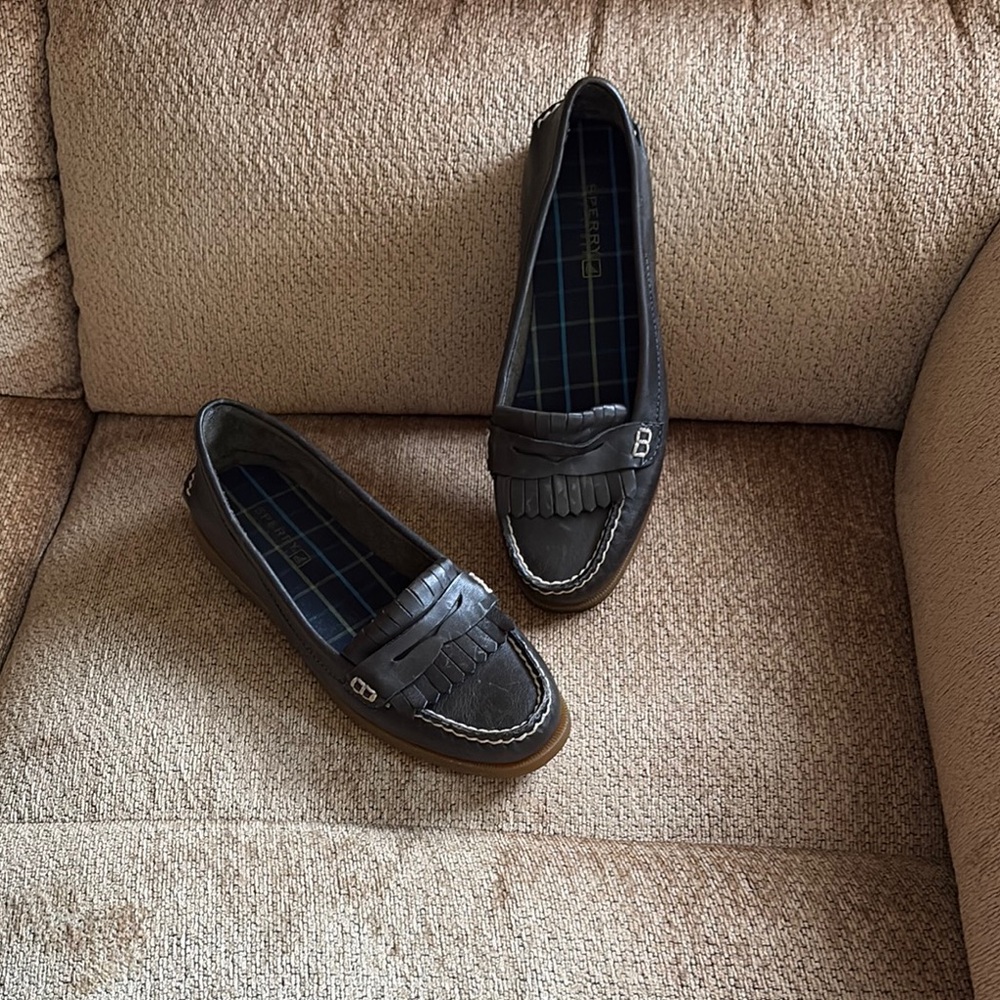 Elegant Brown Loafers with Fringe